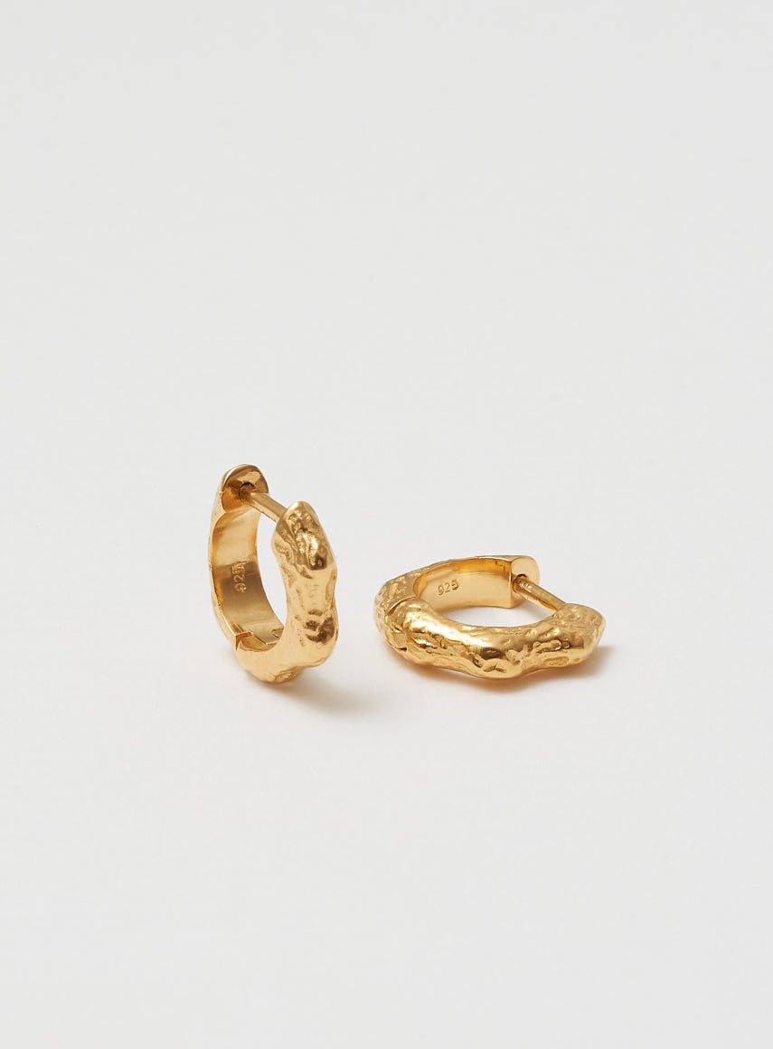 Structured wave hoops gold