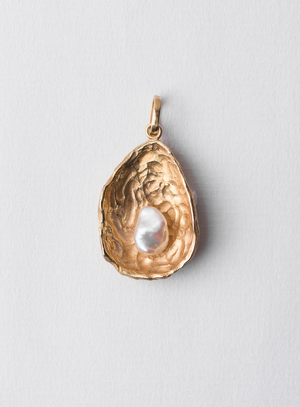 Oyster Pearl Symbol Gold