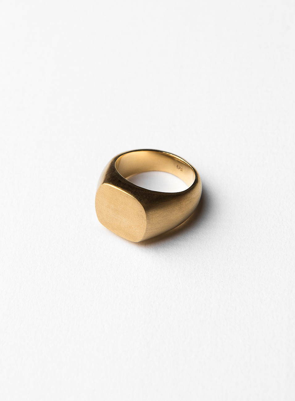 Oval Clean Ring Gold