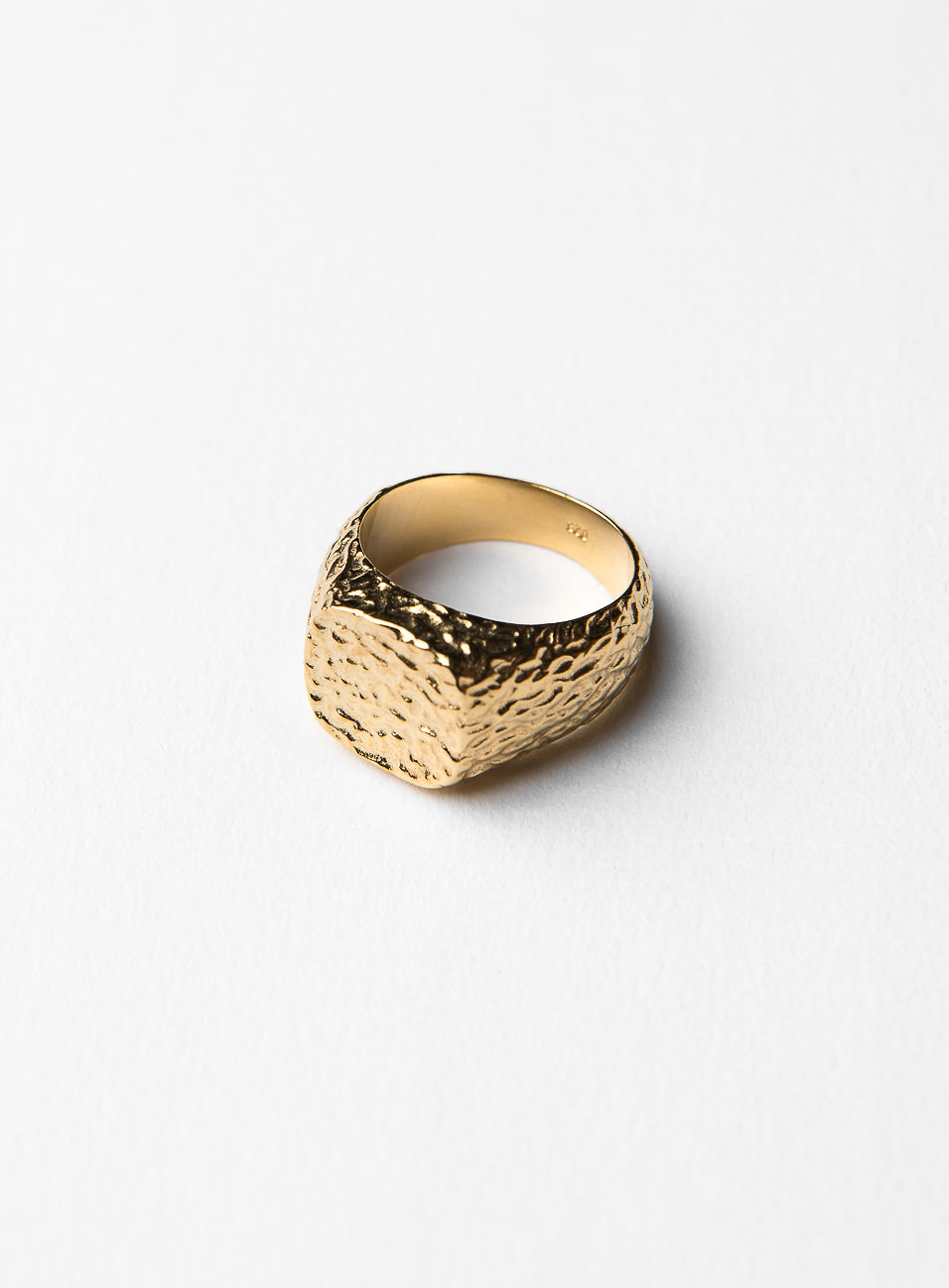 Oval Structured Ring Gold