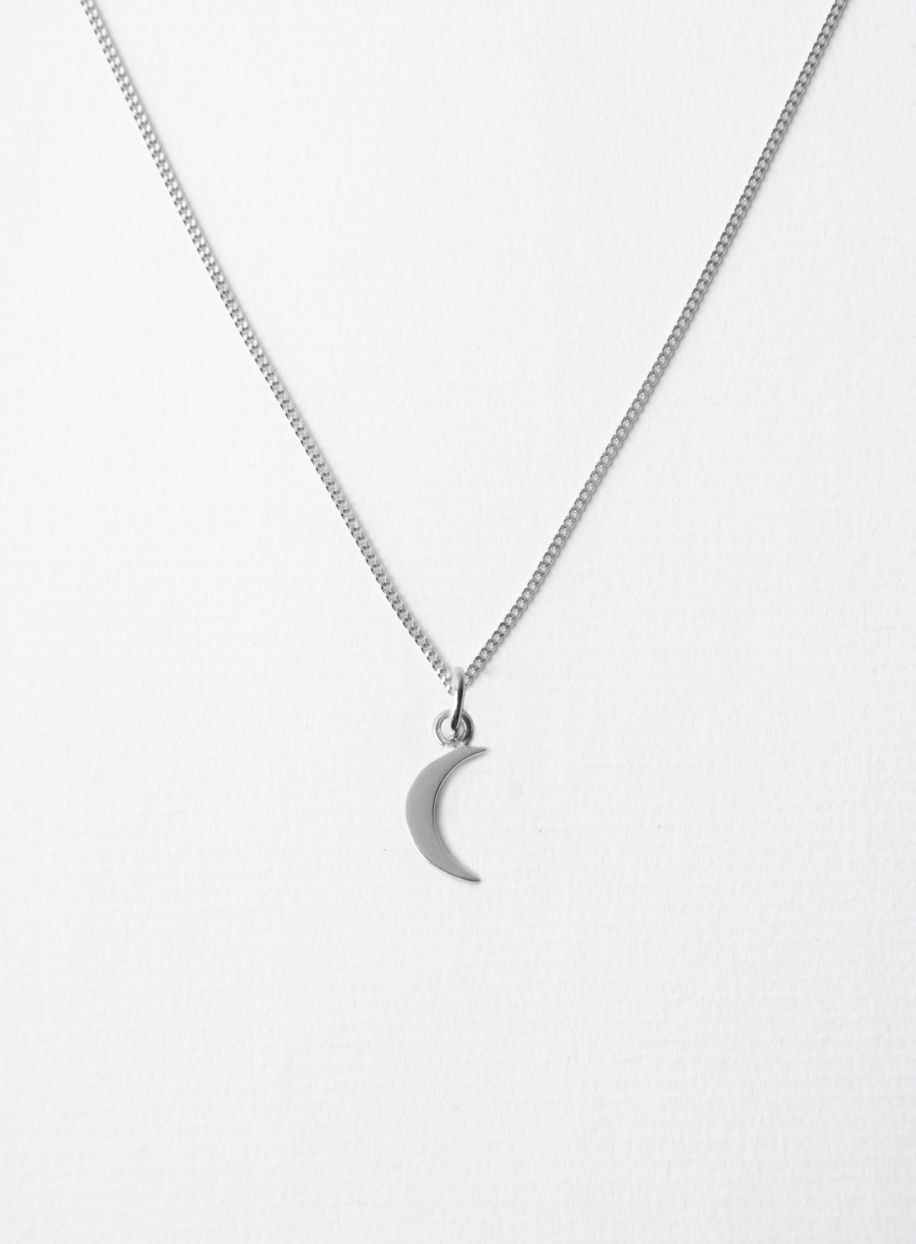 Small Moon Silver on Plain Chain 45 cm