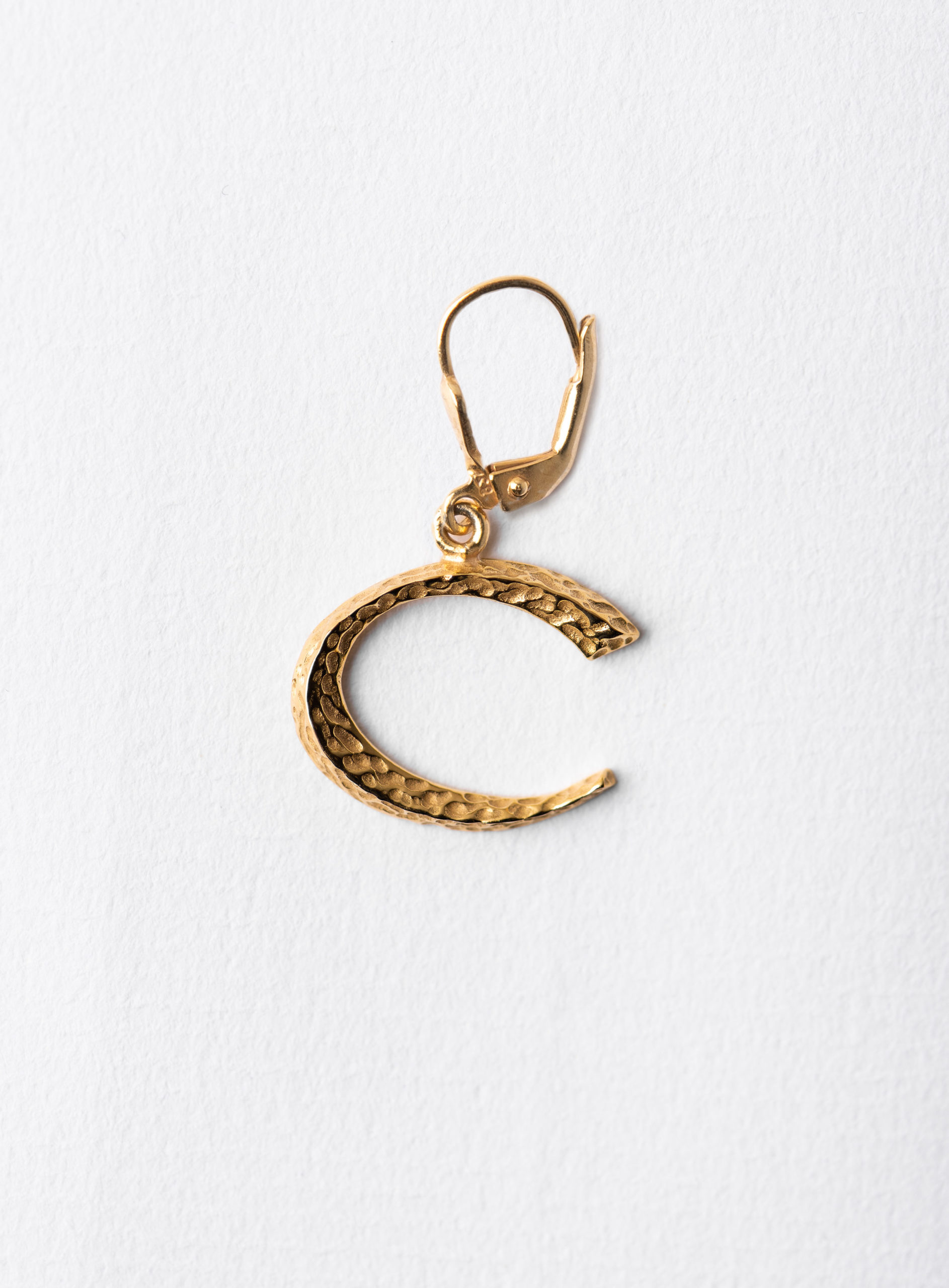 Signature Letter C Earring Gold