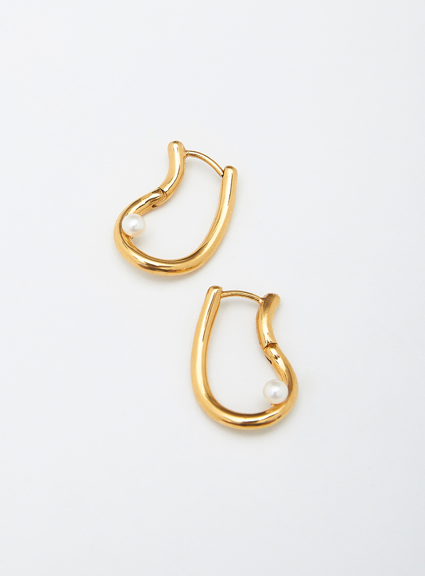 Oyster silhouette pearl hoops gold