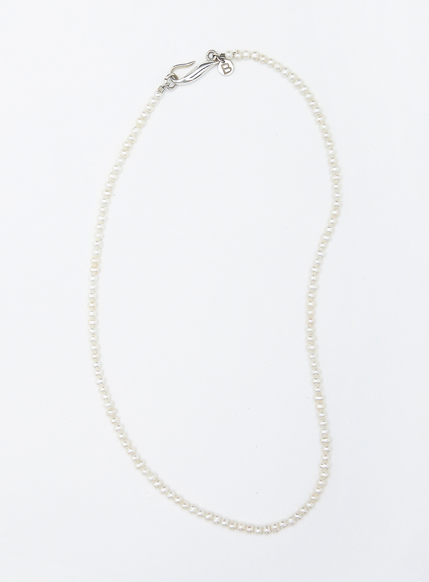 Thin pearl necklace silver