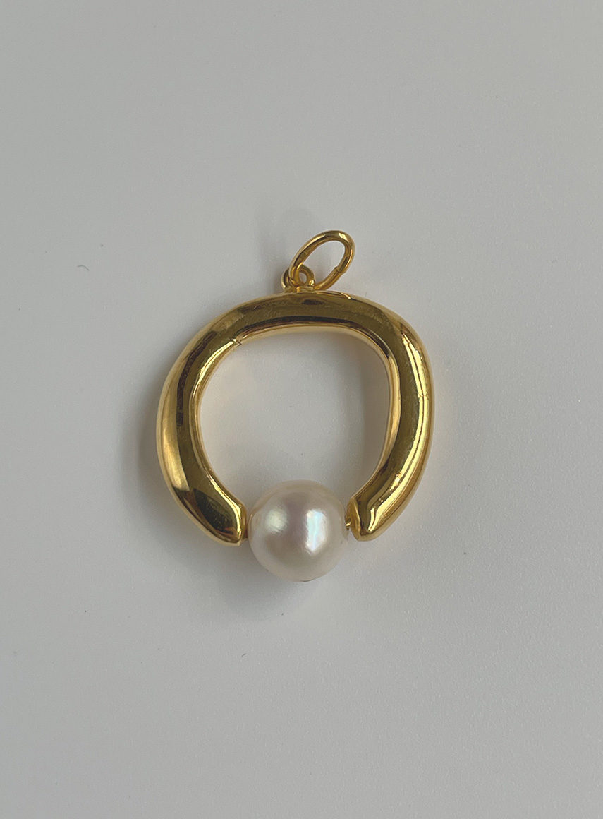 Pendant with pearl gold