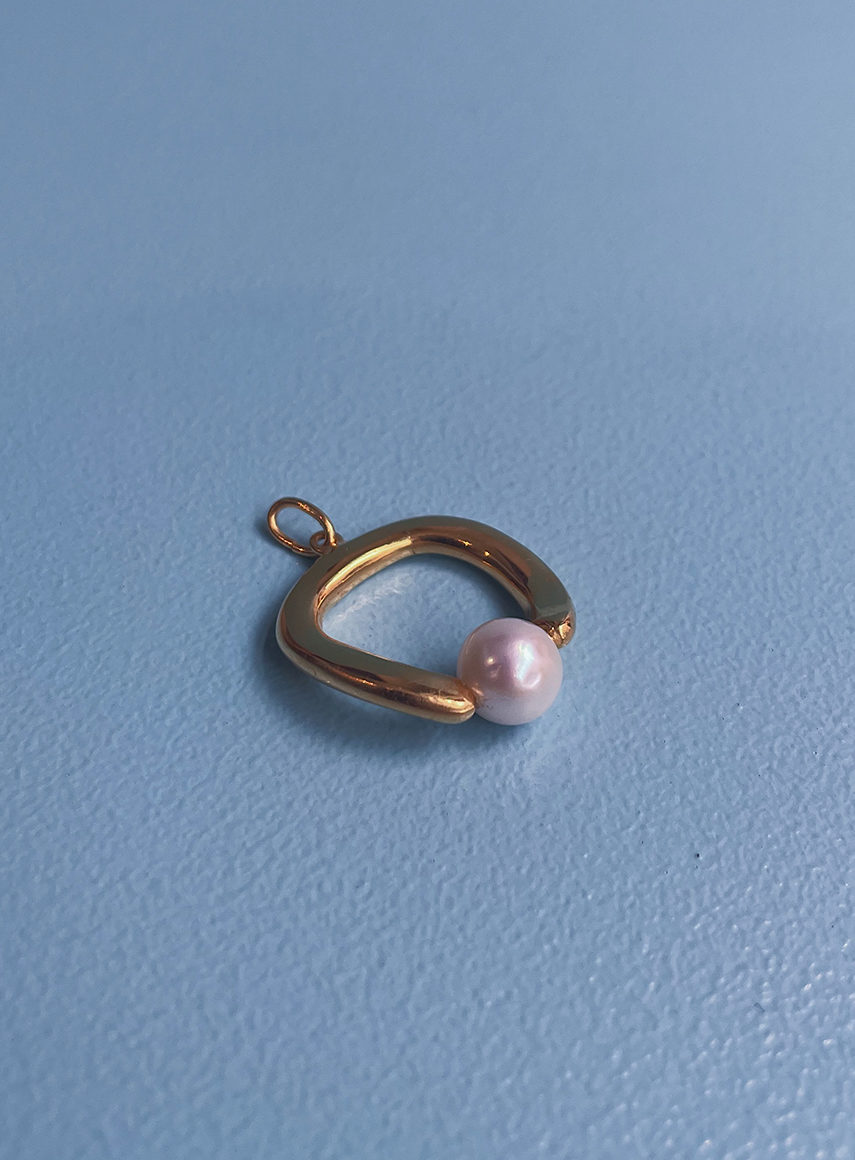 Pendant with pearl gold
