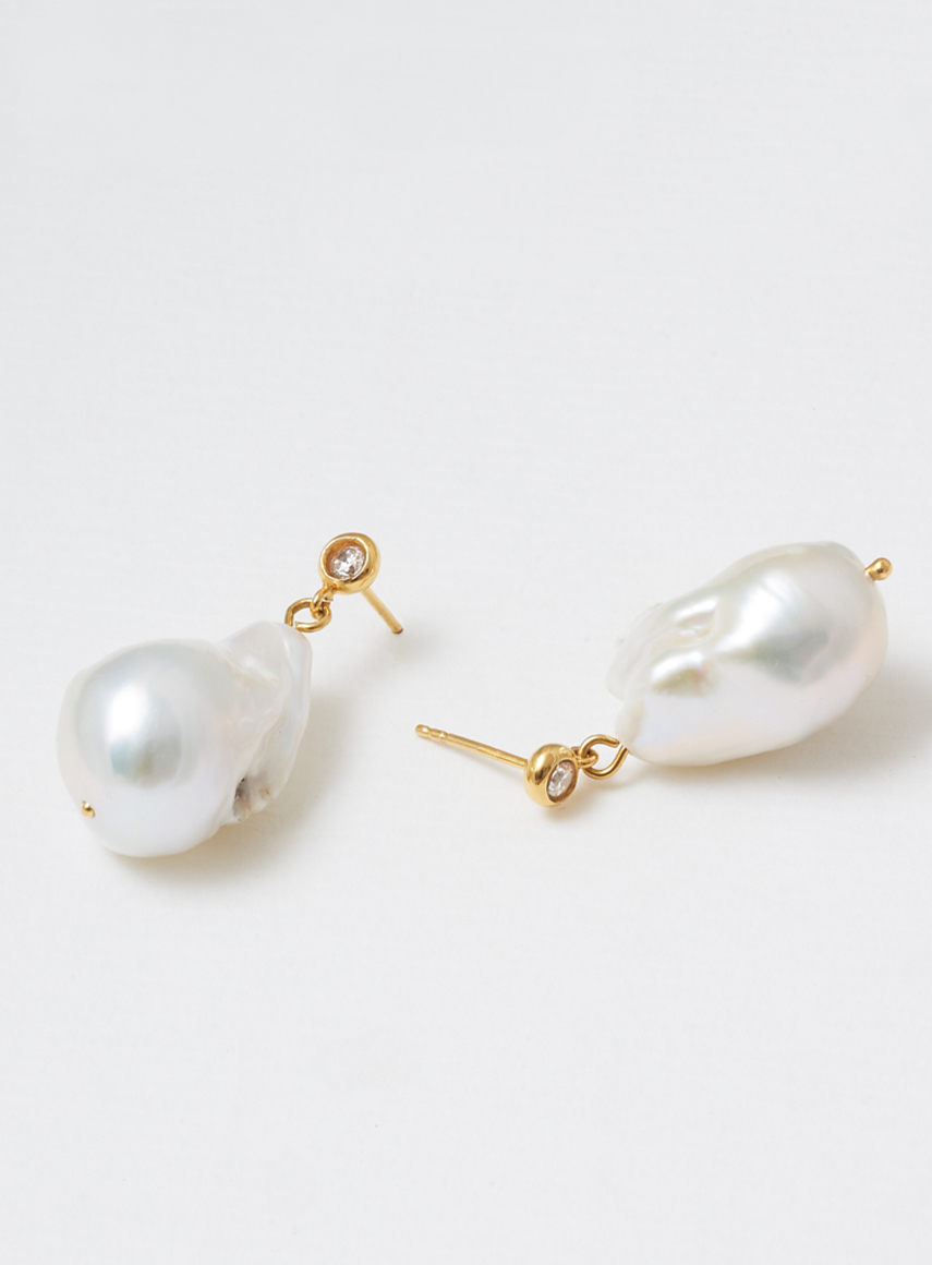 Giant Pearl Earrings Gold