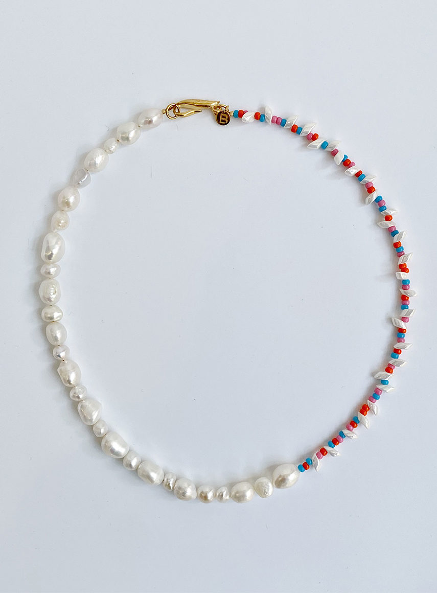 Mixed pearl necklace coral