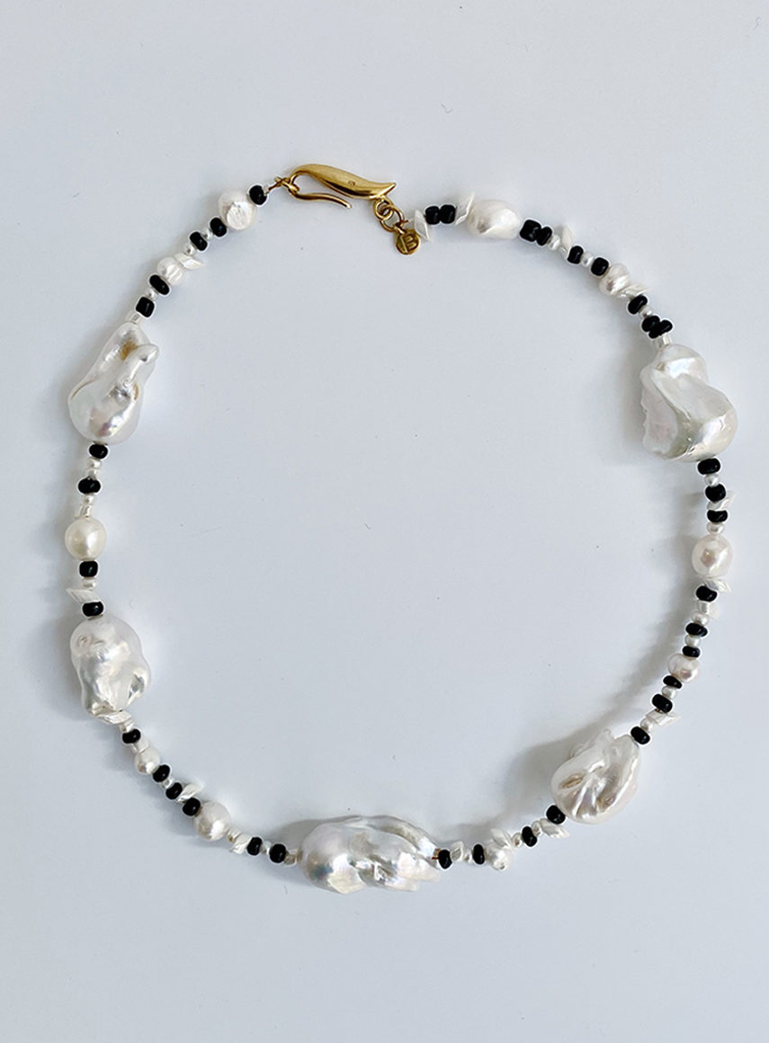 Odd bead necklace Ocra
