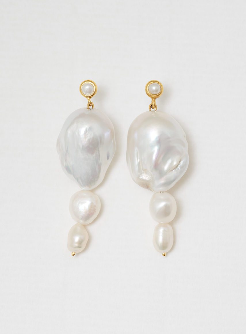 Thick pearl earrings gold